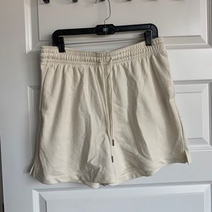 H&M basics cream sweatshort L